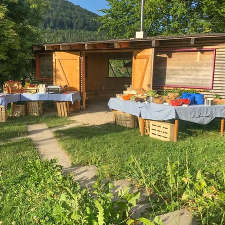 Jugendherberge Bad Urach אכסניה *